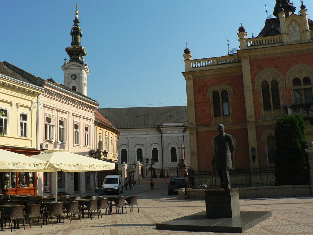 Family Top Rooms Bela Lada Sobe Novi Sad Exterior photo